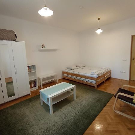 Gizella Apartman Eger Exterior photo